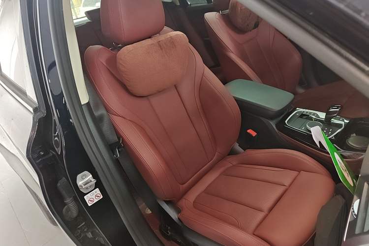 Used BMW X4 2022 xDrive 25i M Sport Package Right Front Seat