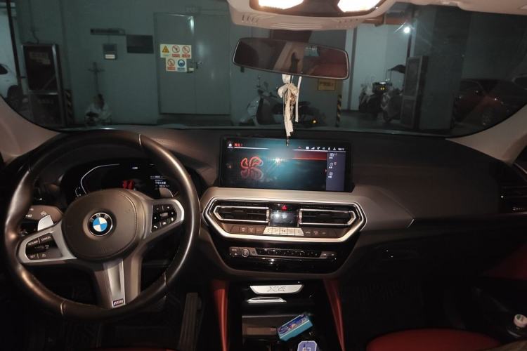 Used BMW X4 2022 xDrive 25i M Sport Package Center Console