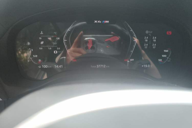 Used BMW X4 2022 xDrive 25i M Sport Package Odometer Close Up
