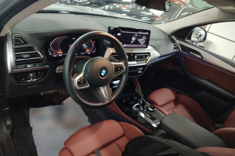 Used BMW X4 2022 xDrive 30i M Sport Package Center Console