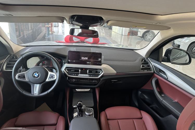 Used BMW X4 2022 xDrive 30i M Sport Package Center Console