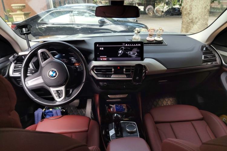 Used BMW X4 2022 xDrive 30i M Sport Package Center Console