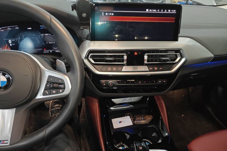 Used BMW X4 2022 xDrive 30i M Sport Package Center Console