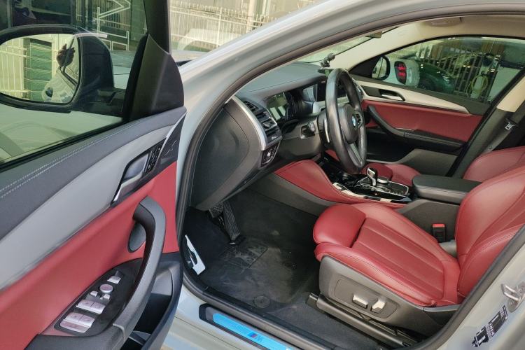 Used BMW X4 2022 xDrive 30i M Sport Package Driver Seat