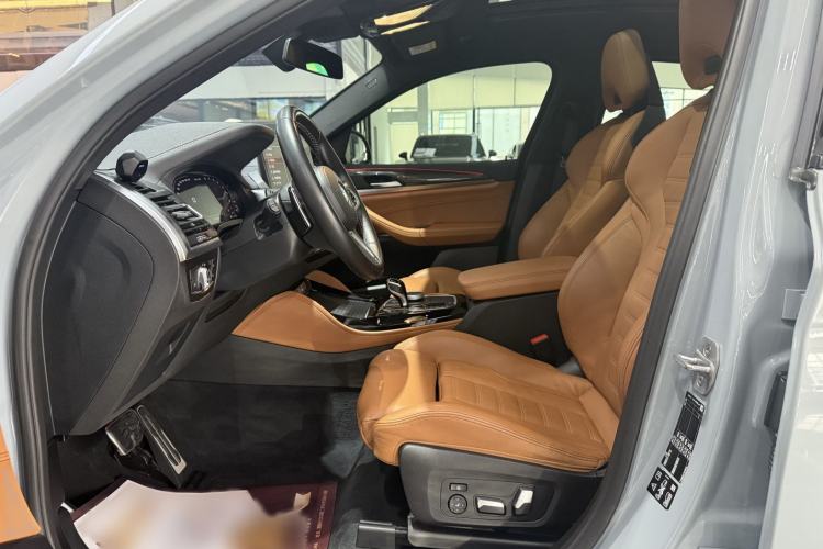 Used BMW X4 2022 M40i Interior 5