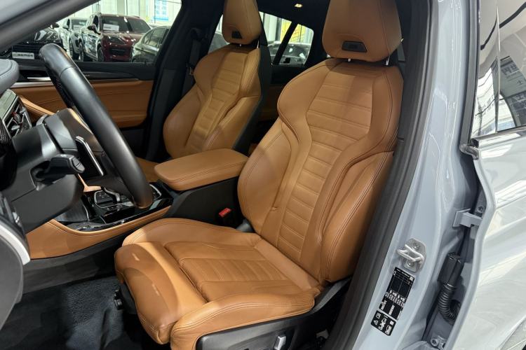 Used BMW X4 2022 M40i Interior 6