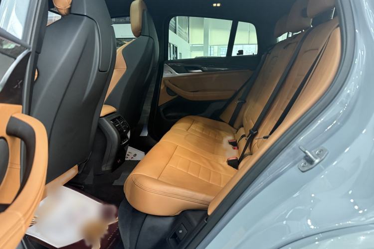 Used BMW X4 2022 M40i Interior 7