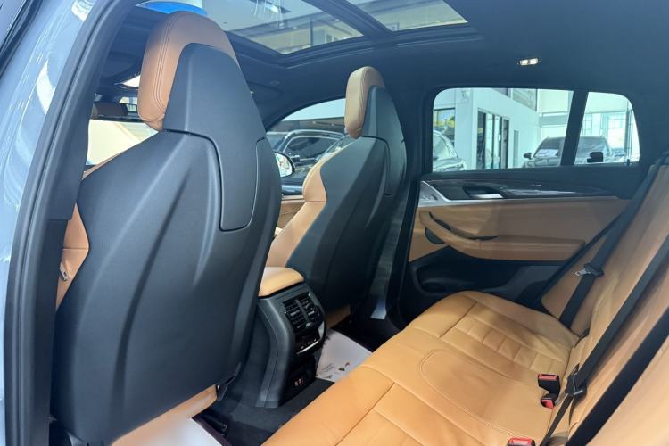 Used BMW X4 2022 M40i Interior 8