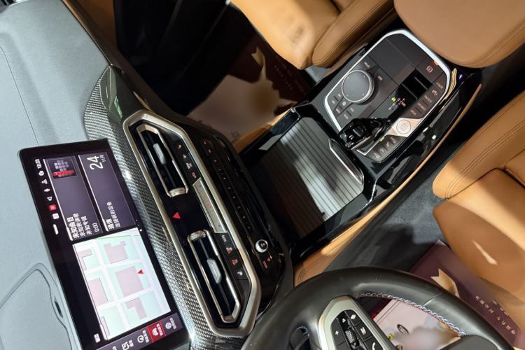 Used BMW X4 2022 M40i Interior 9