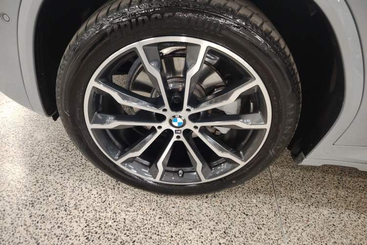 Used BMW X4 2022 xDrive 30i M Sport Package Left Front Wheel Hub