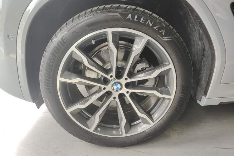 Used BMW X4 2022 xDrive 30i M Sport Package Left Front Wheel Hub