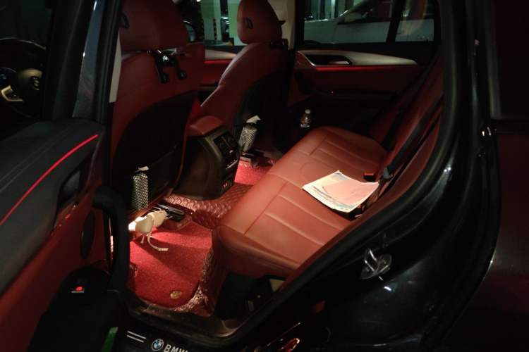 Used BMW X4 2022 xDrive 25i M Sport Package Left Rear Seat