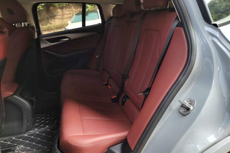 Used BMW X4 2022 xDrive 30i M Sport Package Left Rear Seat