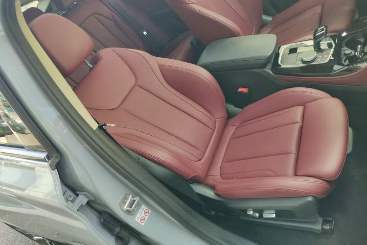 Used BMW X4 2022 xDrive 30i M Sport Package Right Front Seat