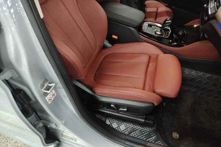 Used BMW X4 2022 xDrive 30i M Sport Package Right Front Seat