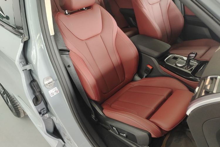 Used BMW X4 2022 xDrive 30i M Sport Package Right Front Seat