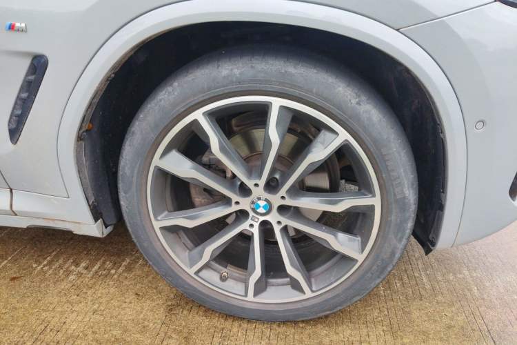Used BMW X4  Right Front Wheel Hub