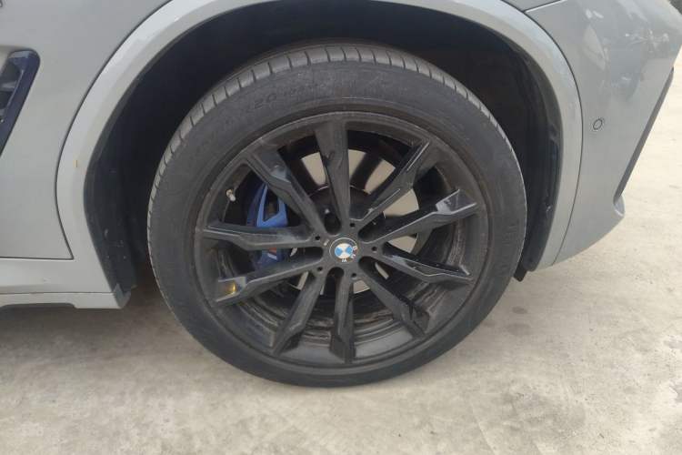 Used BMW X4 2022 xDrive 30i M Sport Night Edition package Right Front Wheel Hub