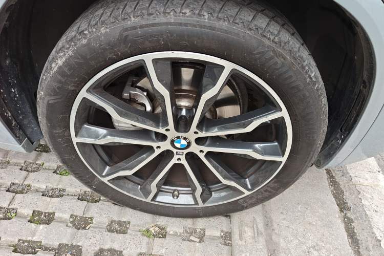 Used BMW X4 2022 xDrive 30i M Sport Package Right Front Wheel Hub
