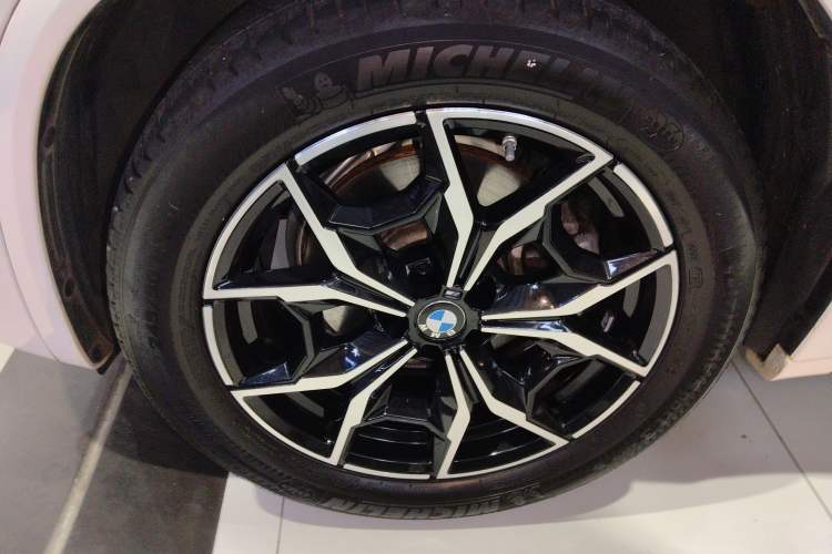 Used BMW X4 2022 xDrive 25i M Sport Package Exterior 4