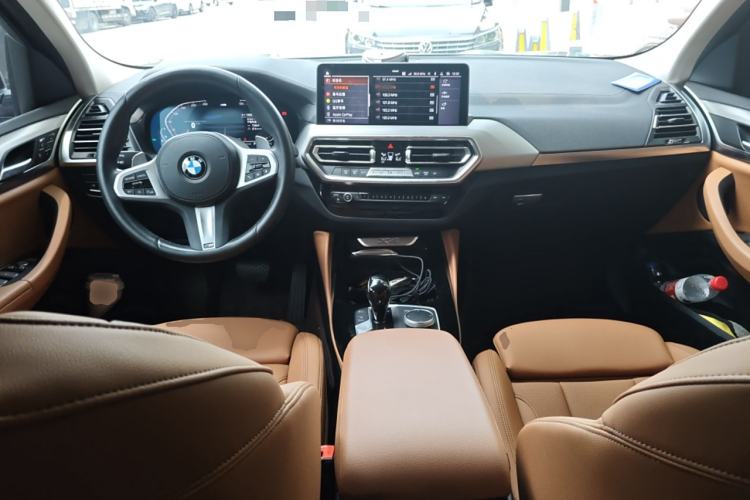 Used BMW X4 2022 xDrive 25i M Sport Package Center Console