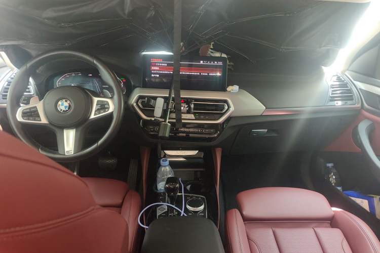 Used BMW X4 2022 xDrive 25i M Sport Package Center Console