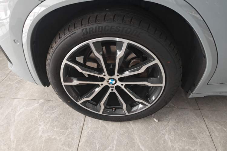 Used BMW X4 2022 xDrive 30i M Sport Package Left Front Wheel Hub