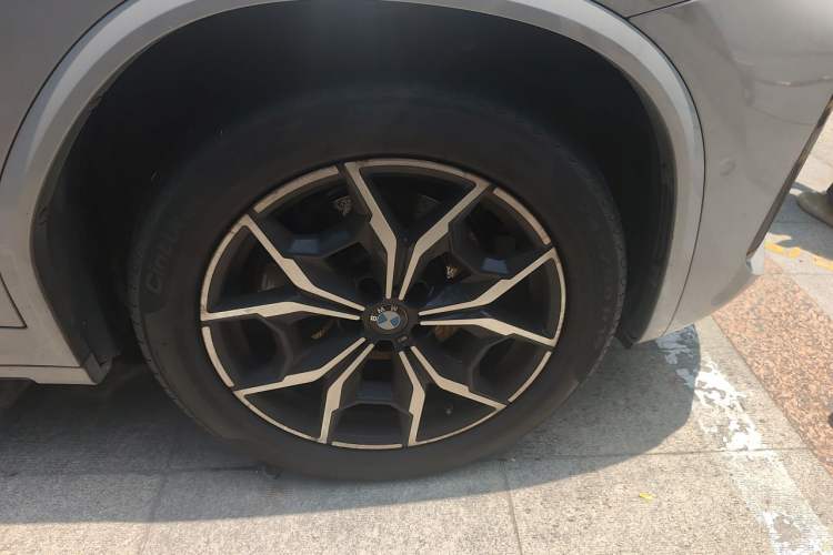 Used BMW X4 2022 xDrive 25i M Sport Package Right Front Wheel Hub