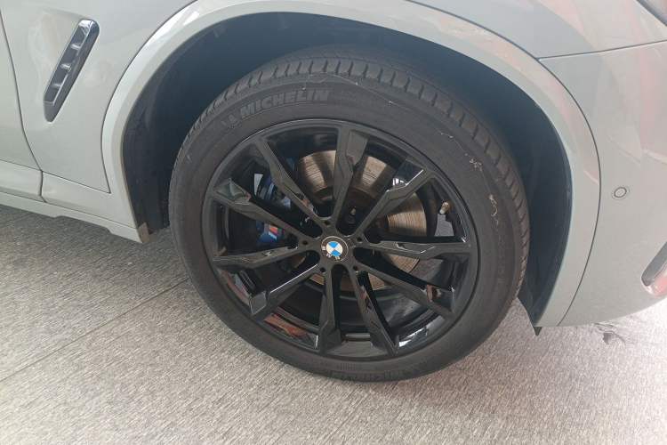 Used BMW X4 2022 Restyled xDrive 30i M Sport Night Edition Package Right Front Wheel Hub