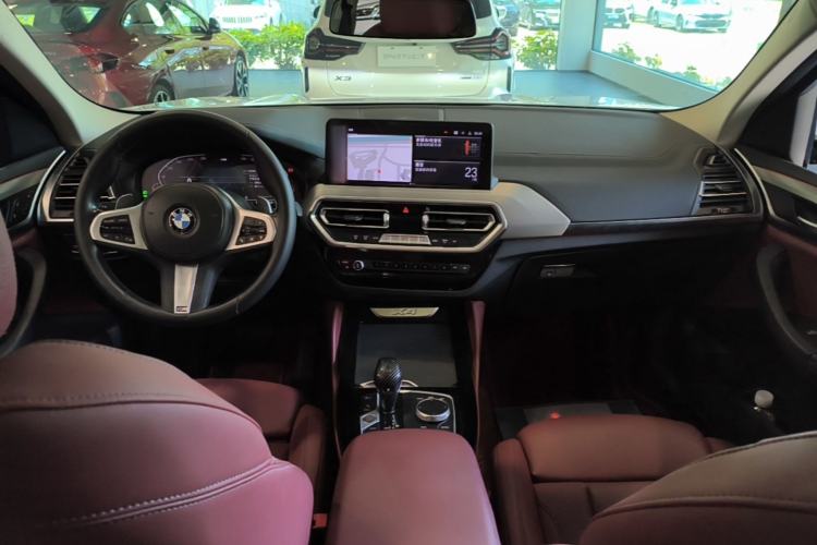 Used BMW X4 2022 xDrive 25i M Sport Package Center Console
