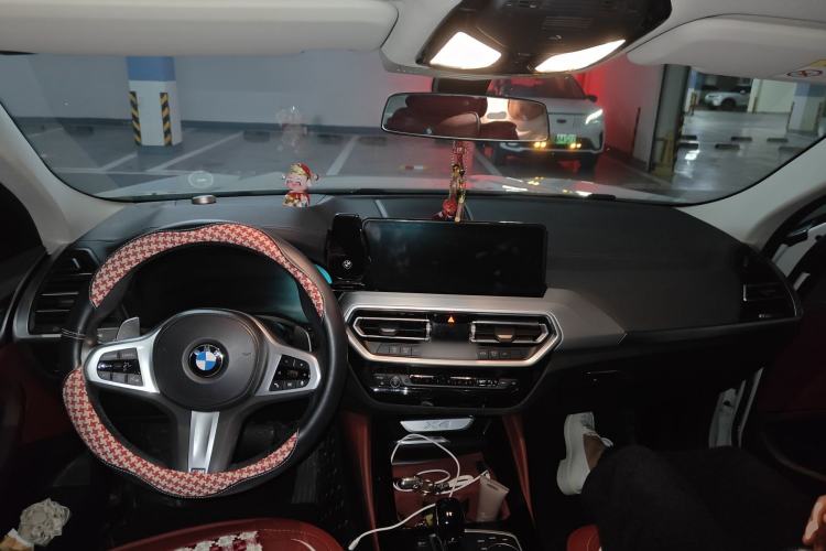 Used BMW X4 2022 xDrive 25i M Sport Package Center Console