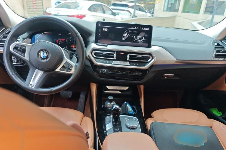 Used BMW X4 2022 xDrive 25i M Sport Package Center Console
