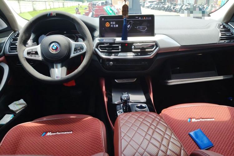 Used BMW X4 2022 xDrive 25i M Sport Package Center Console