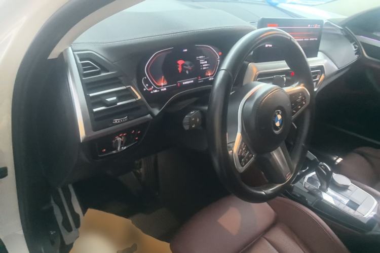 Used BMW X4 2022 xDrive 25i M Sport Package Center Console