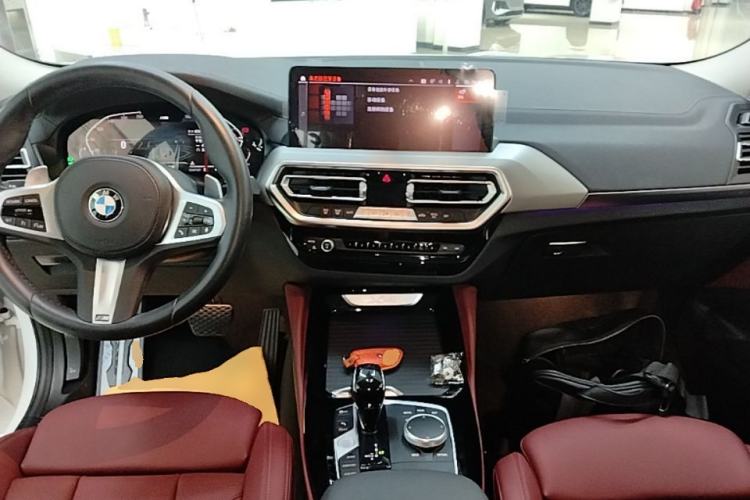 Used BMW X4 2022 xDrive 25i M Sport Package Center Console