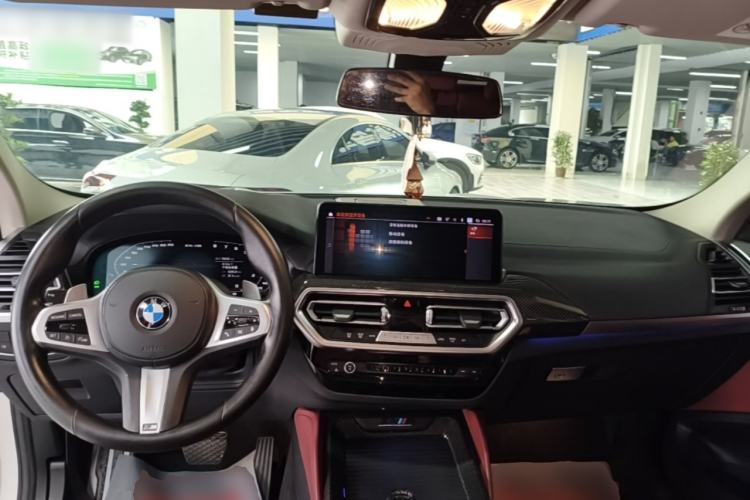 Used BMW X4 2022 xDrive 25i M Sport Package Center Console