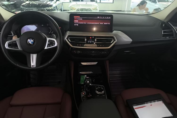 Used BMW X4 2022 xDrive 25i M Sport Package Center Console
