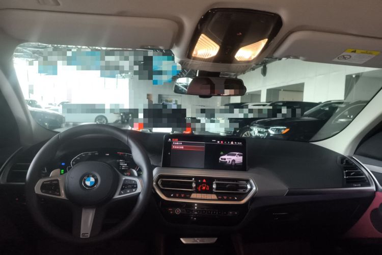 Used BMW X4 2022 xDrive 25i M Sport Package Center Console