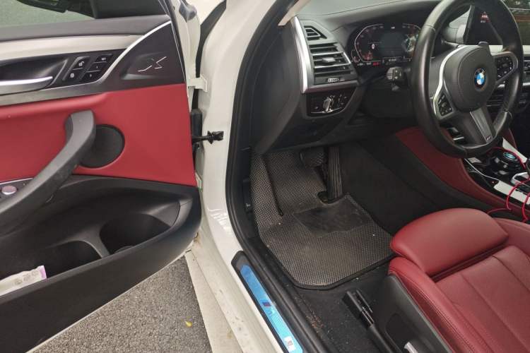 Used BMW X4 2022 xDrive 25i M Sport Package Driver Seat