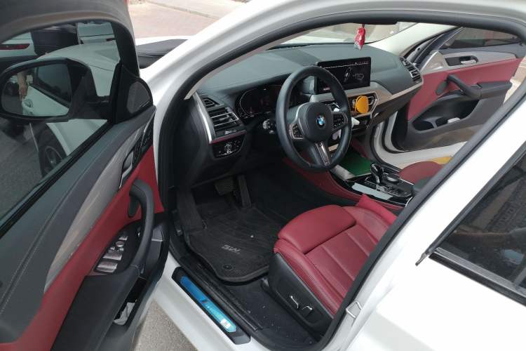 Used BMW X4 2022 xDrive 30i M Sport Package Driver Seat