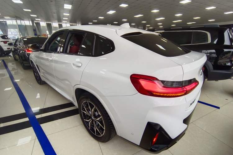 Used BMW X4 2022 xDrive 25i M Sport Package Exterior 2