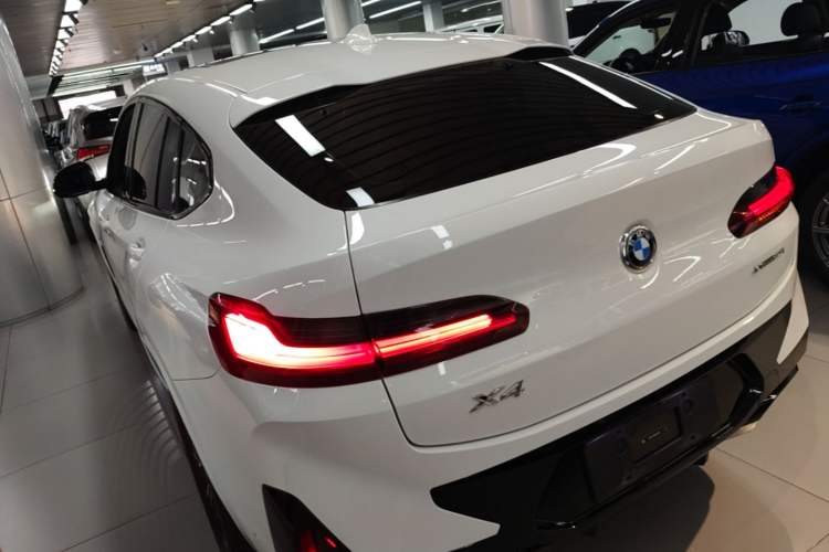 Used BMW X4 2022 xDrive 25i M Sport Package Exterior 2