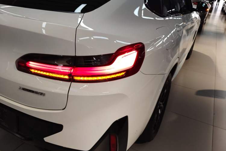 Used BMW X4 2022 xDrive 25i M Sport Package Exterior 3