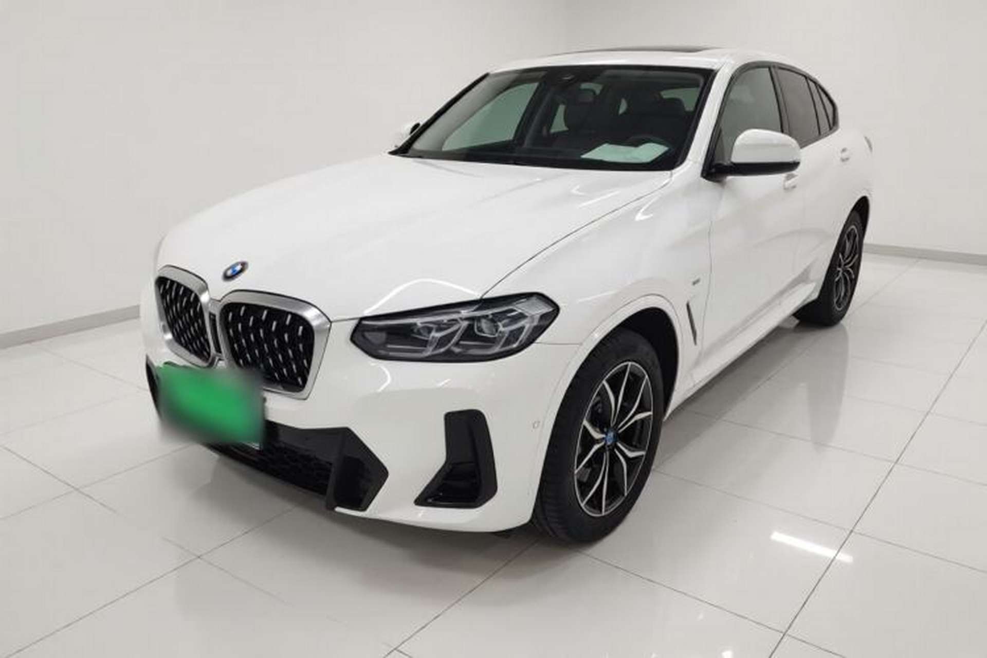 Used BMW X4 2022 xDrive 25i M Sport Package Front Left 45 Deg