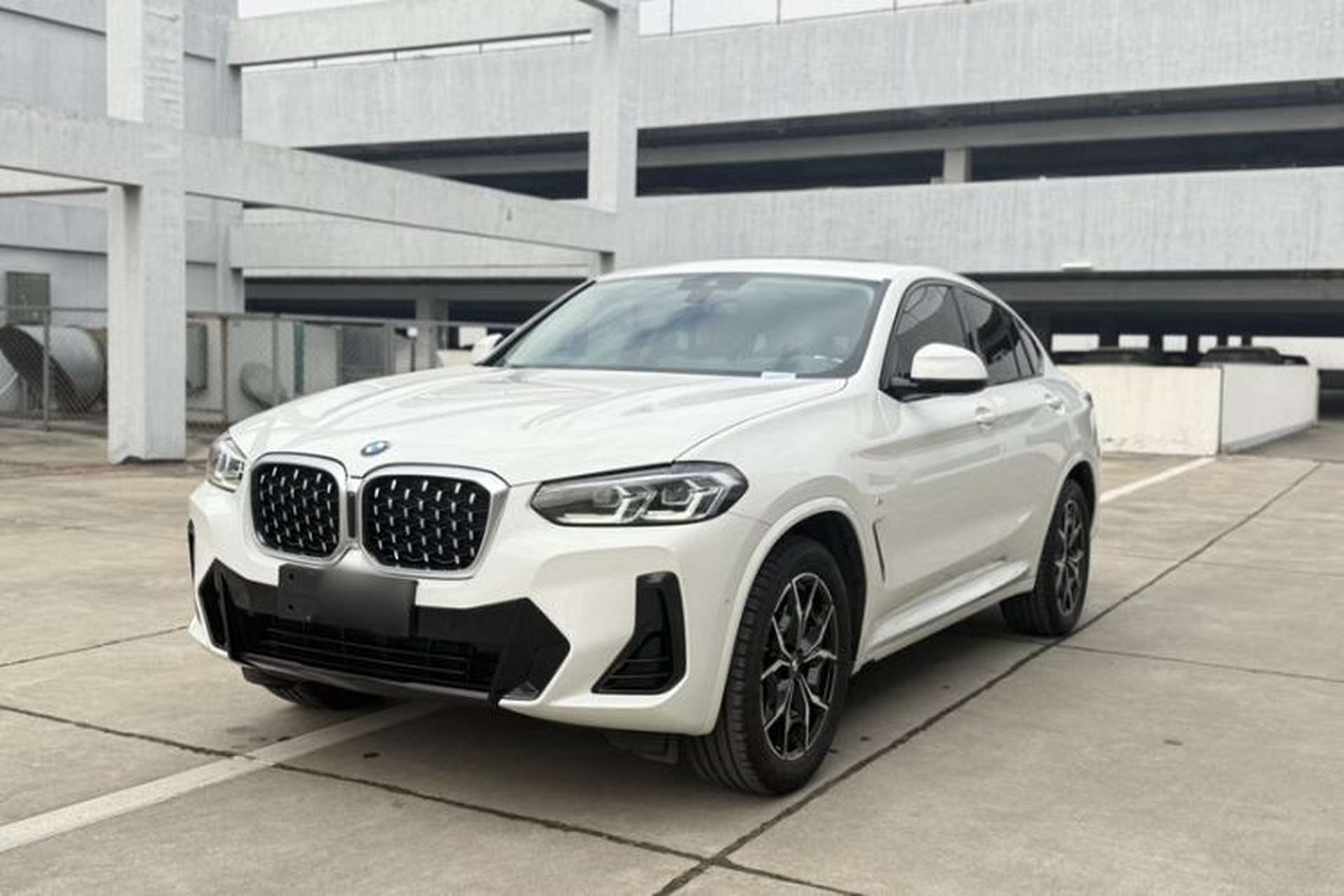 Used BMW X4 2022 xDrive 25i M Sport Package Front Left 45 Deg