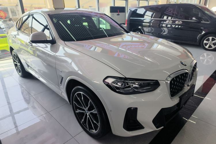 Used BMW X4 2022 xDrive 30i M Sport Package Front Right 45 Deg