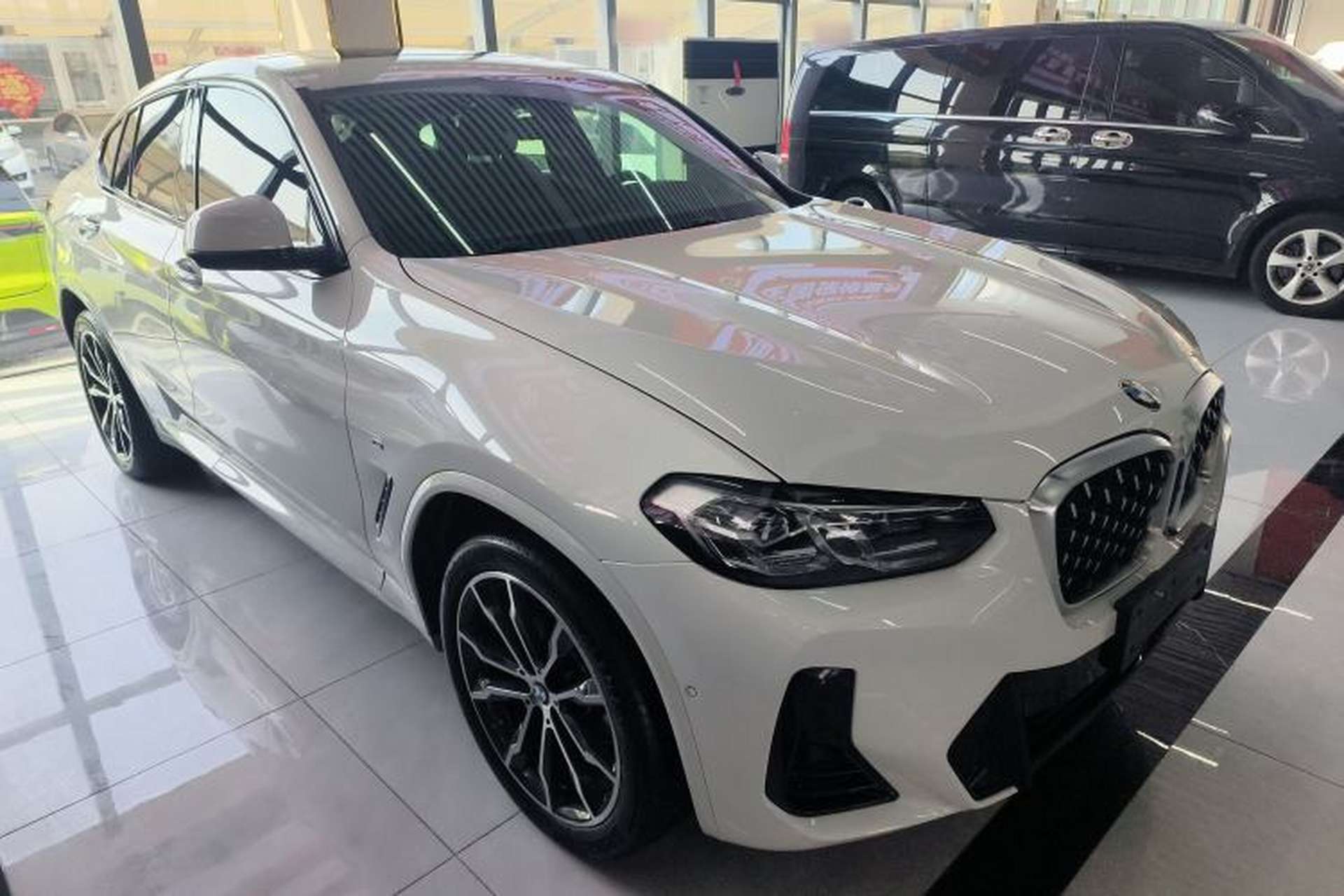 Used BMW X4 2022 xDrive 30i M Sport Package Front Right 45 Deg