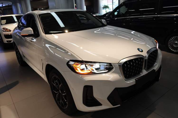 Used BMW X4 2022 xDrive 25i M Sport Package Front Right 45 Deg