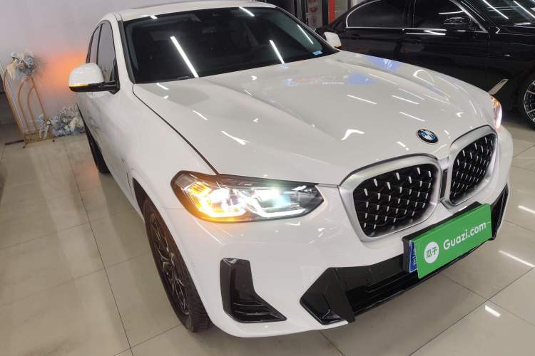 Used BMW X4 2022 xDrive 25i M Sport Package Front Right 45 Deg