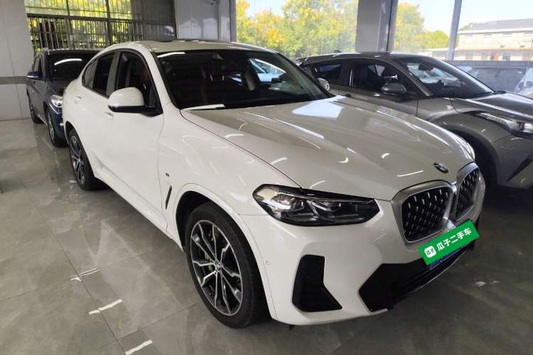 Used BMW X4 2022 xDrive 30i M Sport Package Front Right 45 Deg